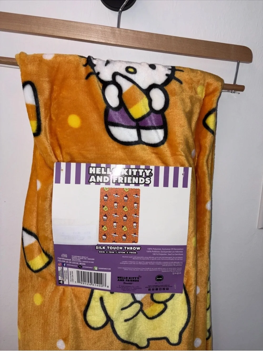 NWT Hello Kitty and friends Blanket Throw - Orange
